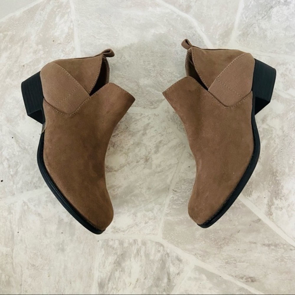 NWOT MIA AMORE faux vegan suede tan memory foam ankle booties Size 7